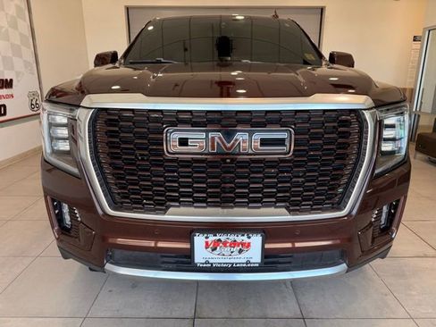 Used 2022 GMC Yukon XL Denali AWD/4WD image 2