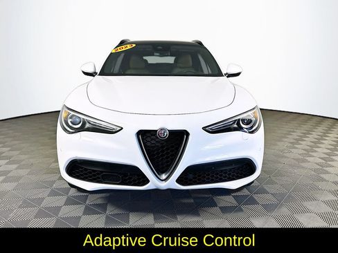 Used 2023 Alfa Romeo Stelvio Ti AWD/4WD image 4