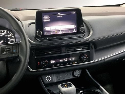 Used 2023 Nissan Rogue SV image 9