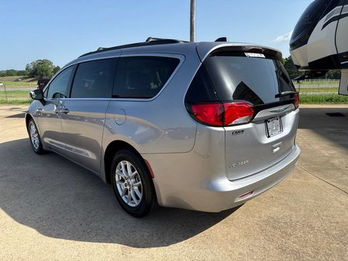 Certified 2021 Chrysler Voyager Lxi FWD image 5