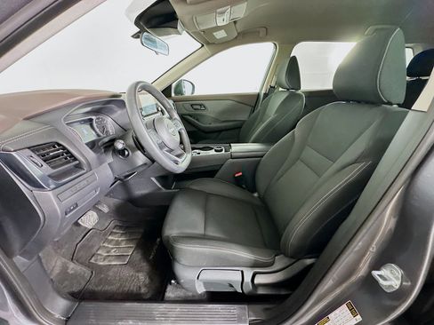 Used 2023 Nissan Rogue S image 13