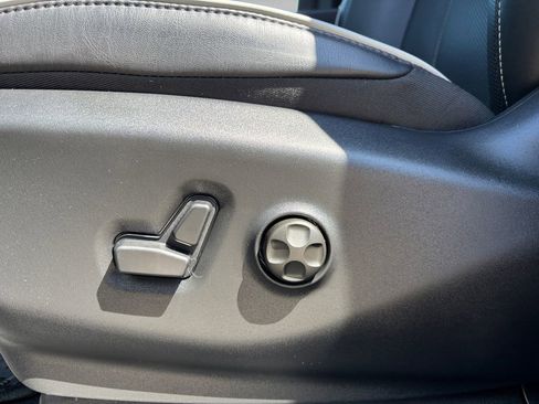 Used 2026 Chrysler Pacifica Limited w/ Uconnect Theater Family Group FWD image 11