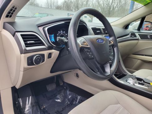 Used 2020 Ford Fusion SE FWD image 11