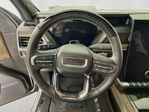 Used 2025 GMC Yukon XL Denali Ultimate AWD/4WD image 12