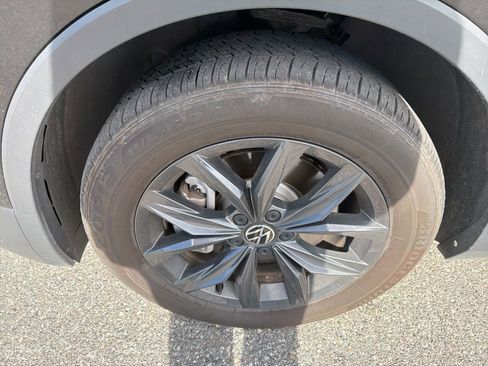 Used 2024 Volkswagen Tiguan SE image 11