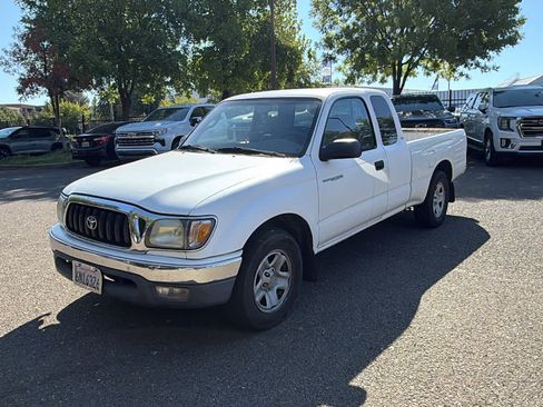 Used 2001 Toyota Tacoma 2WD Xtracab w/ SR5 Pkg w/ Chrome Pkg image 1