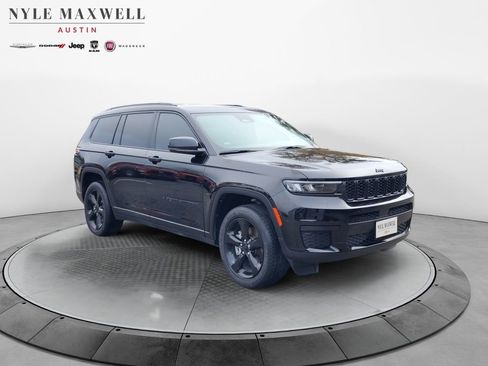 Used 2021 Jeep Grand Cherokee L Laredo image 2