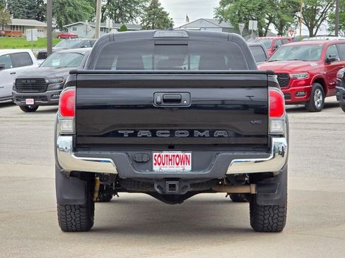 Used 2022 Toyota Tacoma TRD Off-Road AWD/4WD image 7