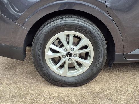 Used 2024 Kia Carnival LX image 30