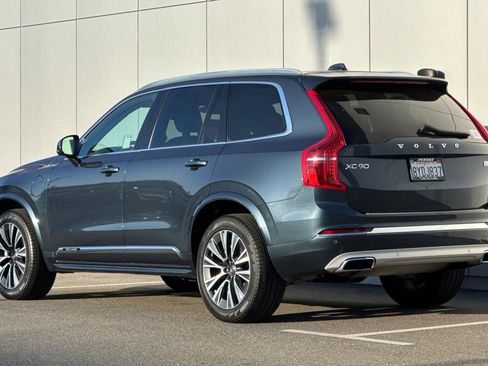 Used 2021 Volvo XC90 T8 Inscription Expression w/ Climate Package image 3