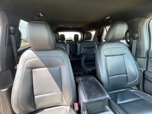 Used 2020 Ford Explorer XLT w/ Equipment Group 202A AWD/4WD image 31