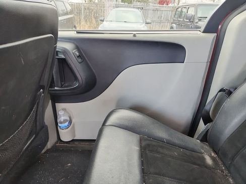 Used 2017 Dodge Grand Caravan SXT w/ Driver Convenience Group image 26