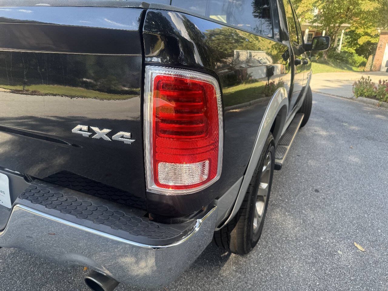 Used 2017 RAM 1500 Laramie w/ Convenience Group AWD/4WD image 6