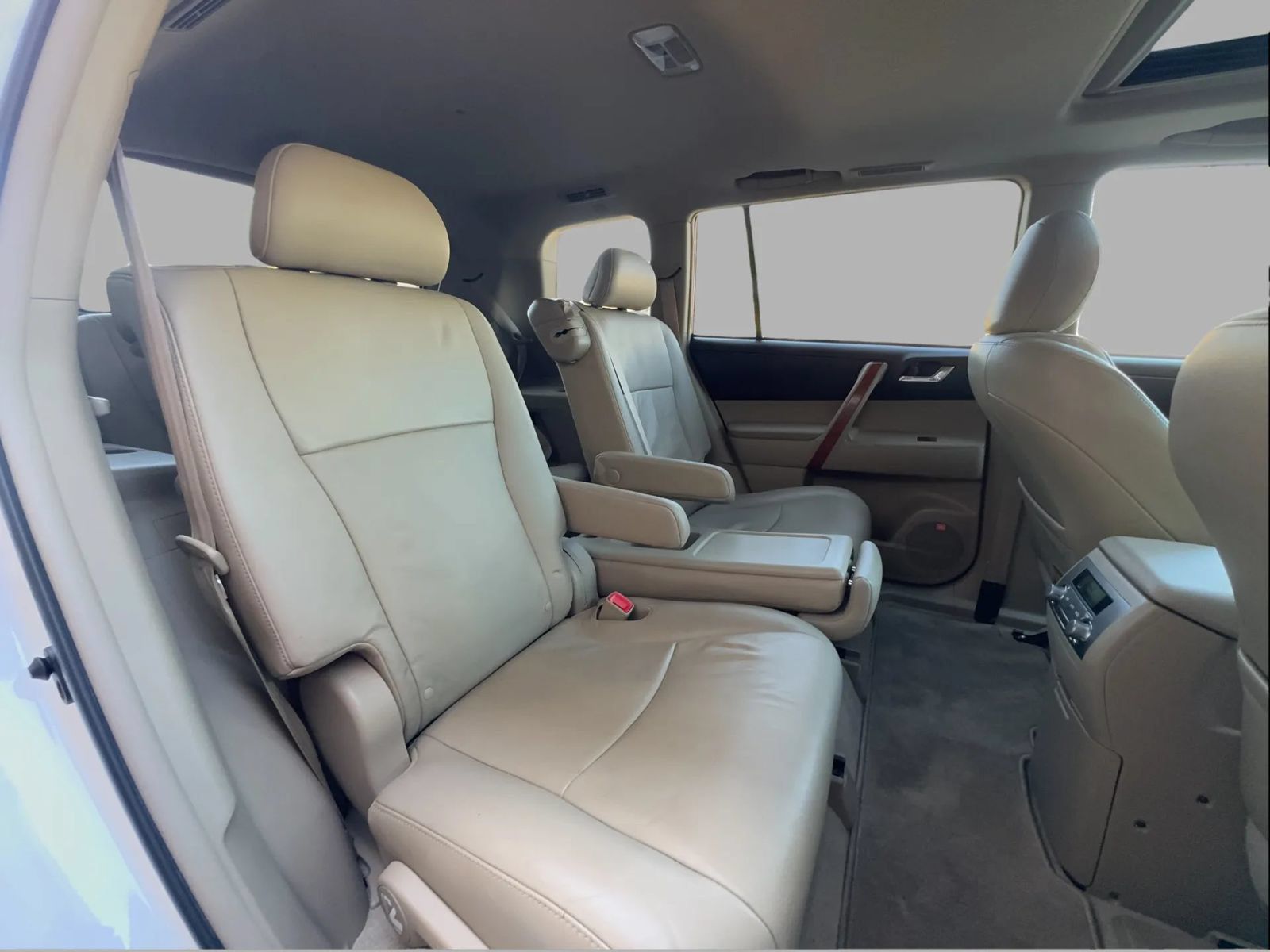 Used 2010 Toyota Highlander Limited w/ Extra Value Pkg 8 FWD image 38