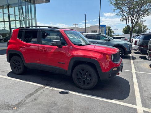 Used 2018 Jeep Renegade Trailhawk AWD/4WD image 2