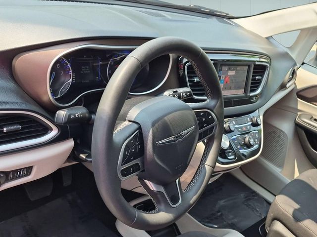 Used 2024 Chrysler Voyager LX FWD image 10