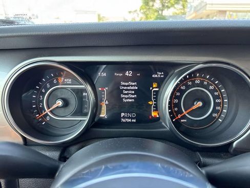 Used 2020 Jeep Wrangler Unlimited Sahara w/ Uconnect 4C Nav & Sound Group AWD/4WD image 30