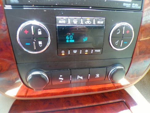 Used 2010 Chevrolet Suburban LTZ image 13