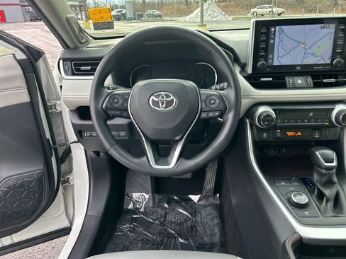 Used 2020 Toyota RAV4 Limited image 21