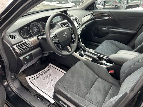 Used 2017 Honda Accord EX image 9
