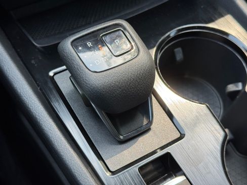 Used 2022 Nissan Rogue S FWD image 25