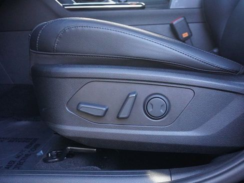 Used 2025 Kia Sportage EX image 32