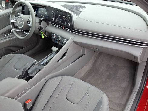 Used 2024 Hyundai Elantra SE image 31