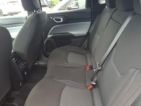 Used 2025 Jeep Compass Sport AWD/4WD image 8