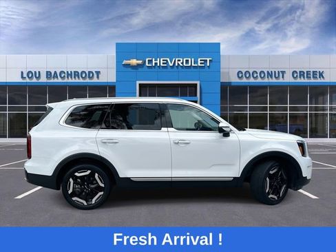 Used 2025 Kia Telluride S FWD image 9