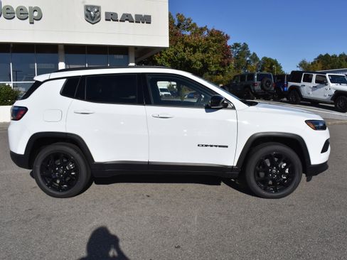 New 2026 Jeep Compass Latitude image 10