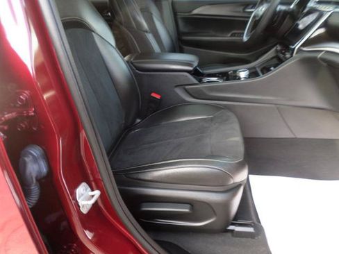 Used 2023 Jeep Grand Cherokee Altitude AWD/4WD image 2