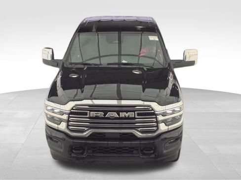 Used 2026 RAM 2500 Laramie AWD/4WD image 3