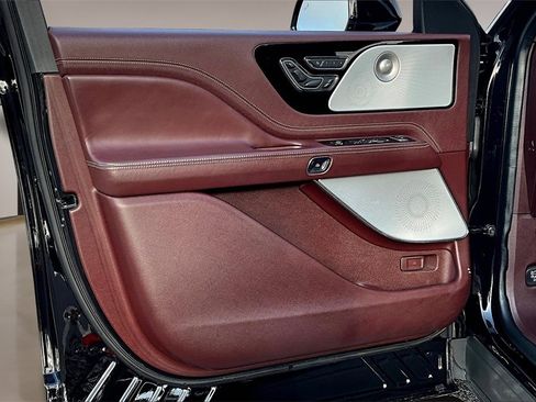 Used 2023 Lincoln Aviator Black Label w/ Dynamic Handling Package image 18