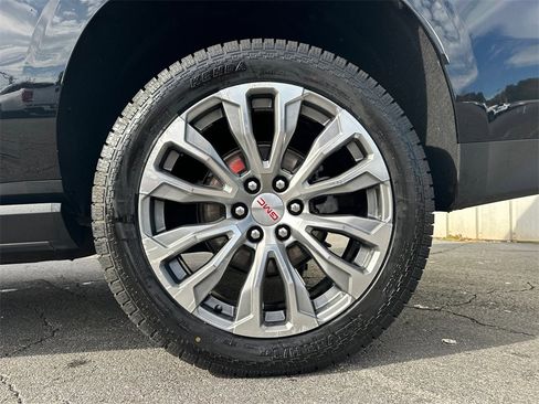 Used 2021 GMC Yukon XL Denali w/ Denali Premium Package image 20