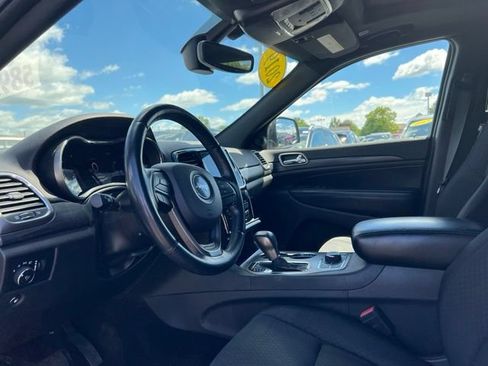 Used 2019 Jeep Grand Cherokee Laredo AWD/4WD image 15