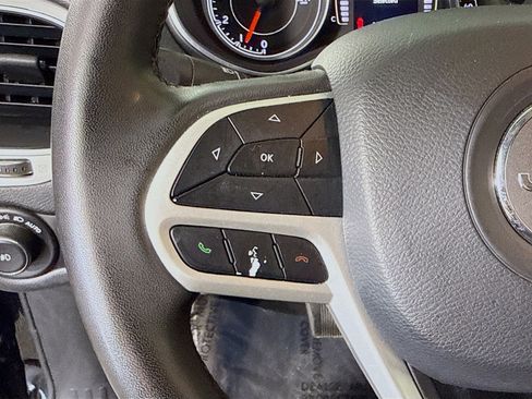 Used 2022 Jeep Cherokee Latitude AWD/4WD image 14