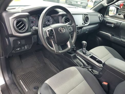 Used 2021 Toyota Tacoma TRD Off-Road AWD/4WD image 6
