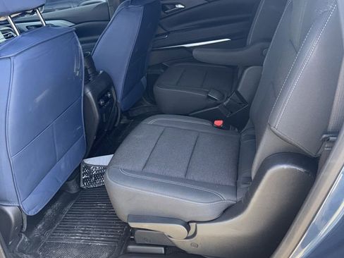 Used 2025 Chevrolet Traverse LT w/ Driver Confidence Package FWD image 2