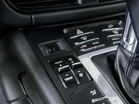 Certified 2020 Porsche Macan AWD/4WD image 17