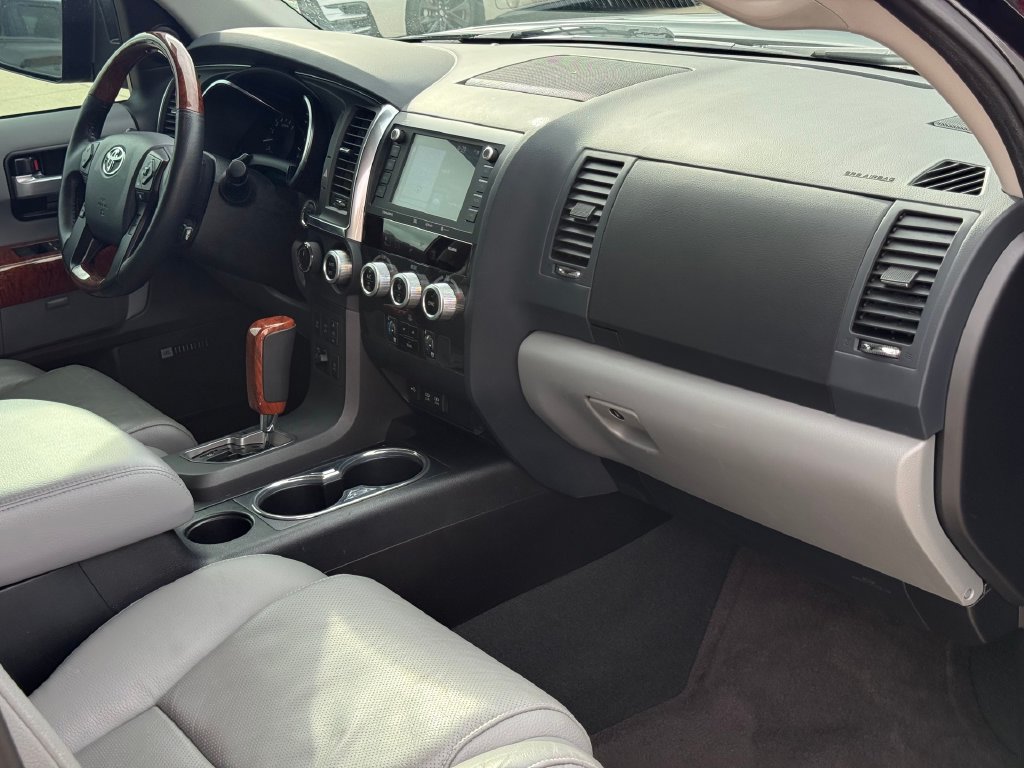 Used 2020 Toyota Sequoia Platinum AWD/4WD image 25