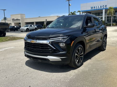 New 2025 Chevrolet TrailBlazer LT w/ Convenience Package image 2