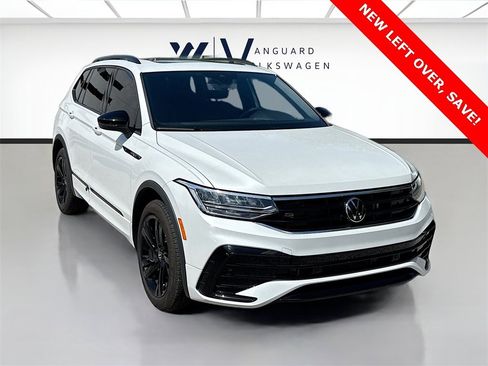 Used 2024 Volkswagen Tiguan SE R-Line image 3