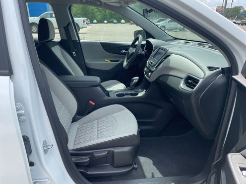 Used 2022 Chevrolet Equinox LS image 25