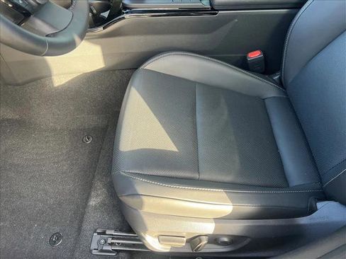 Certified 2025 Toyota Prius XLE image 10