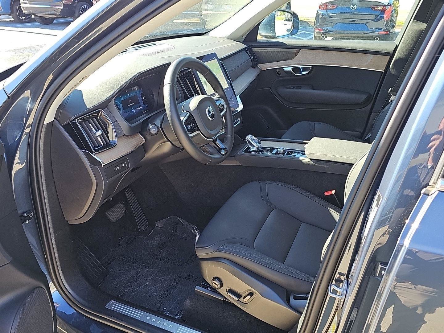 Used 2026 Volvo XC90 T8 Plus w/ Protection Package Premier AWD/4WD image 18