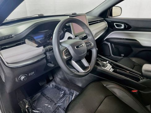 Used 2023 Jeep Compass Limited w/ Sun and Sound Group AWD/4WD image 9