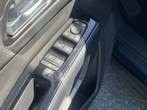 Used 2023 Nissan Pathfinder SL AWD/4WD image 13