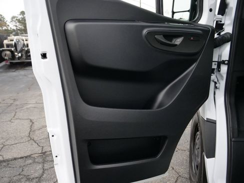 Used 2024 Mercedes-Benz Sprinter 2500 image 28