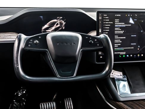 Used 2022 Tesla Model X image 17