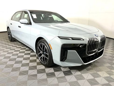 Certified 2024 BMW 760i xDrive AWD/4WD image 3